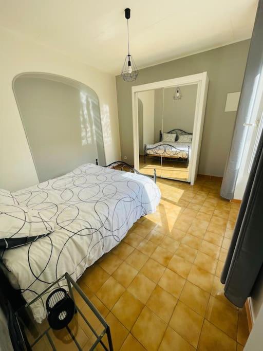 Chez Leo I - Appartement T2 Proche Tricastin Bollene Exterior photo